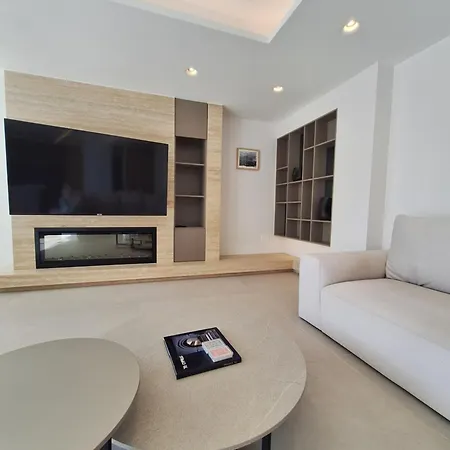 Deluxe Seafront - 2 Bed Limasol