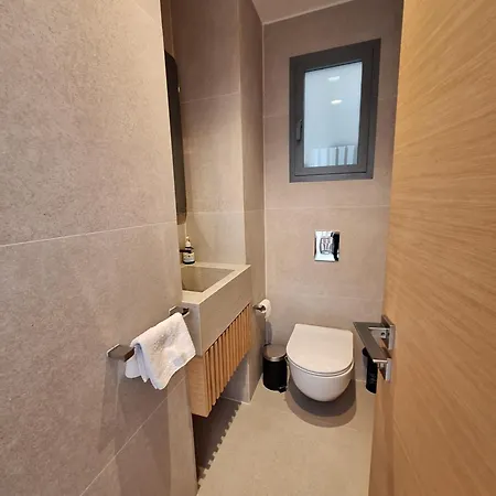 Deluxe Seafront - 2 Bed Limasol