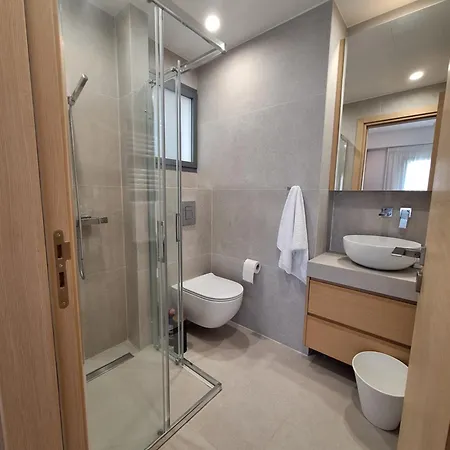 Deluxe Seafront - 2 Bed Limasol