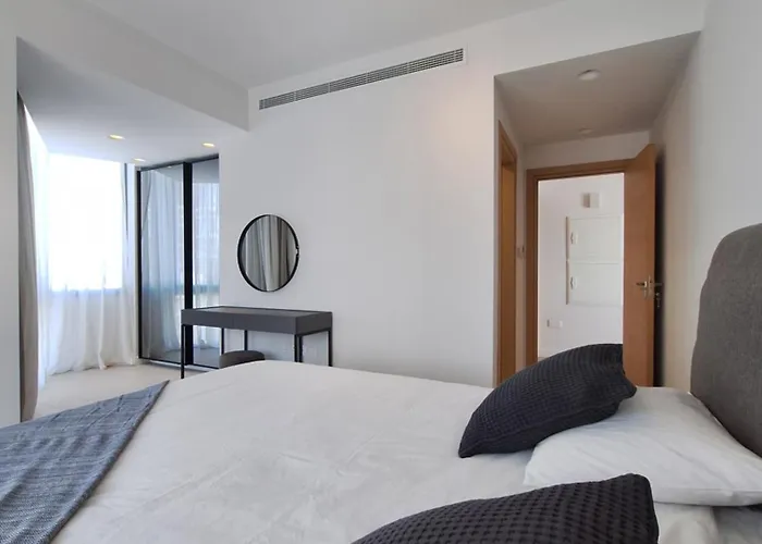Deluxe Seafront - 2 Bed Διαμέρισμα *