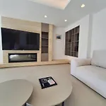 Deluxe Seafront - 2 Bed 利马索尔
