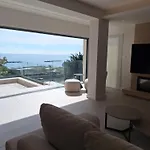 Deluxe Seafront - 2 Bed *