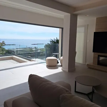 Deluxe Seafront - 2 Bed *