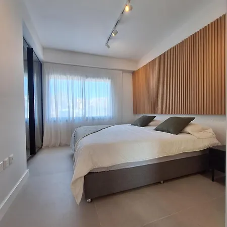 Апартаменты Deluxe Seafront - 2 Bed Лимасол