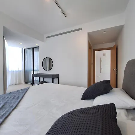 Deluxe Seafront - 2 Bed Apartament *