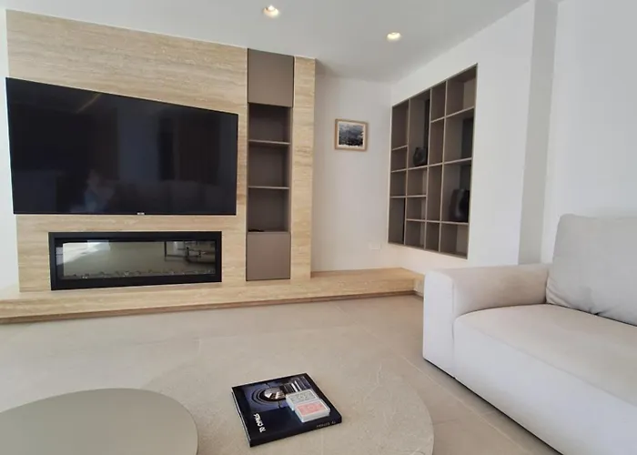 Deluxe Seafront - 2 Bed ليماسول