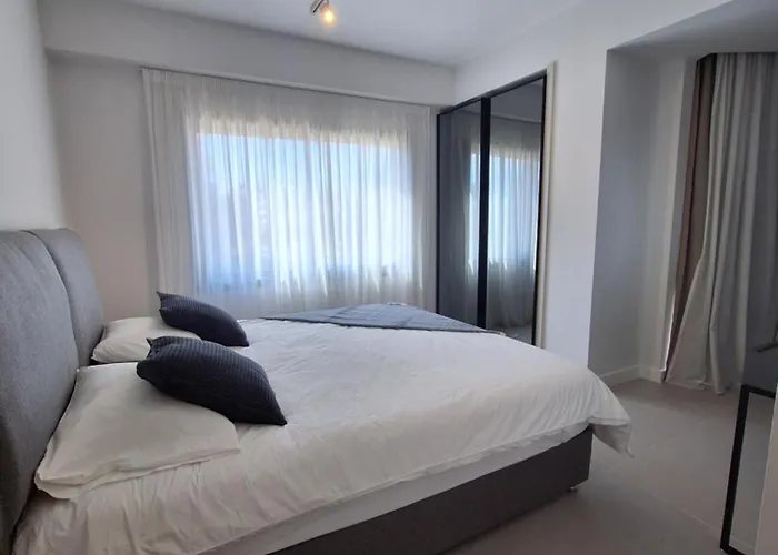 Deluxe Seafront - 2 Bed * ليماسول