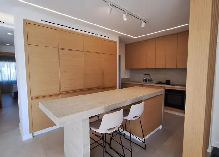 Deluxe Seafront - 2 Bed شقة *