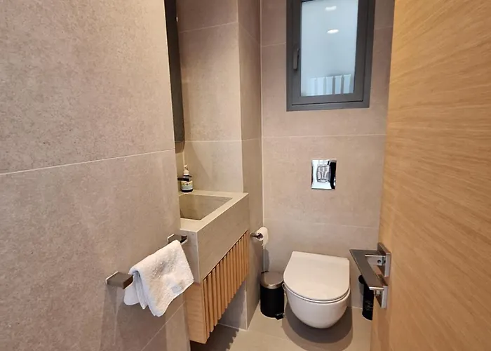 Deluxe Seafront - 2 Bed ليماسول