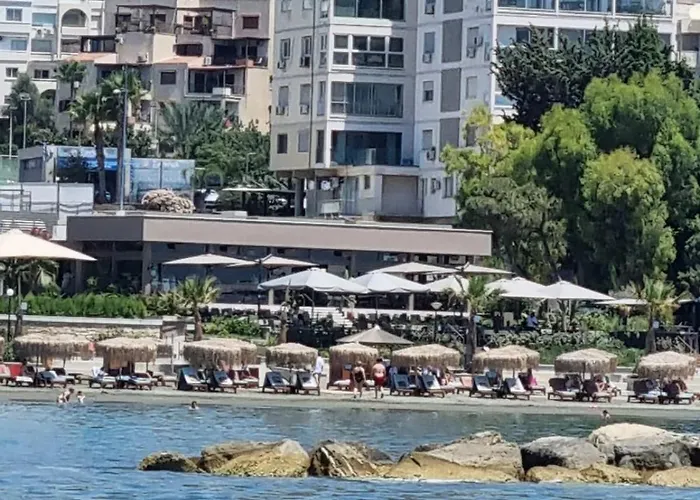 Deluxe Seafront - 2 Bed * ليماسول