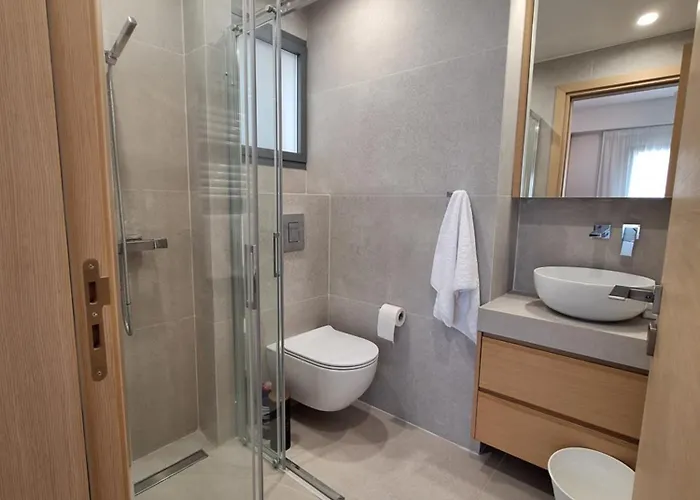 Deluxe Seafront - 2 Bed ليماسول