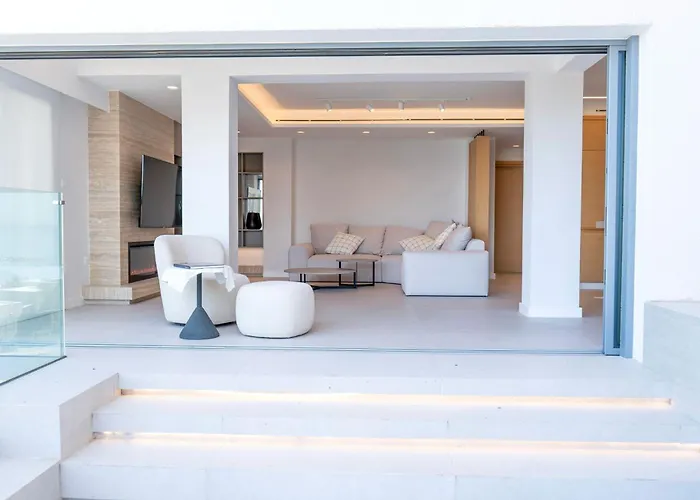 Deluxe Seafront - 2 Bed Lägenhet Limassol