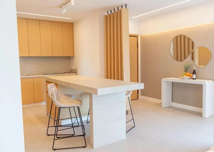 Deluxe Seafront - 2 Bed Limassol