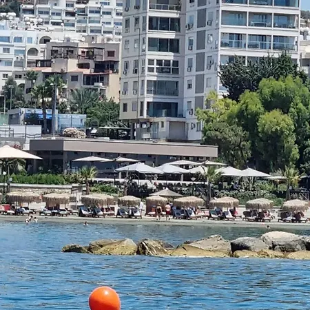 Deluxe Seafront - 2 Bed * Limasol