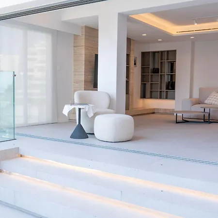 Deluxe Seafront - 2 Bed * Limasol